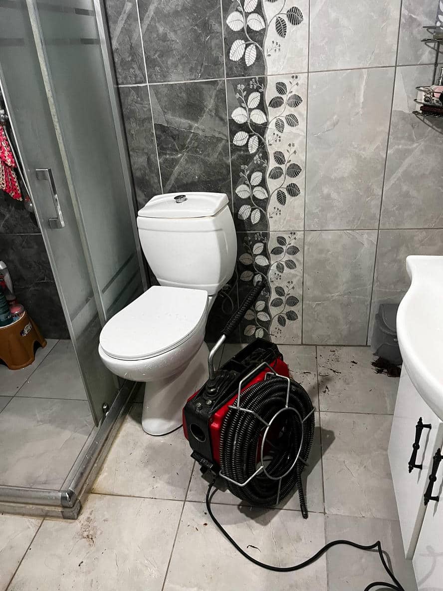 Banyo zemininde nem ve su kaçağı şüphesi